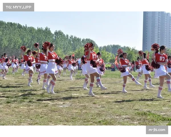 比赛间隙的表演环节:传统跆拳舞与K-POP结合引发现场欢呼